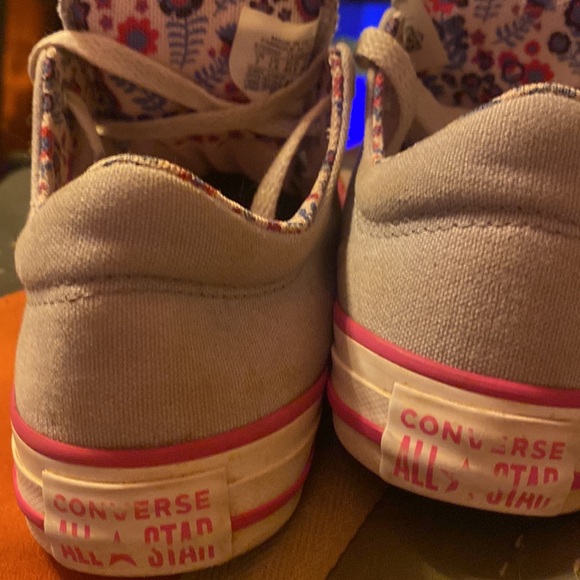 Floral Converse All-Stars  Girls sz: 2 - Picture 3 of 6